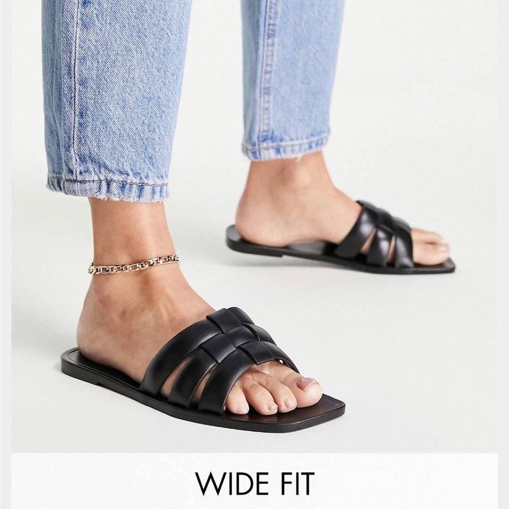 NWOT ASOS DESIGN Wide Fit Black Woven Nelly Flat Sandal Size 9W